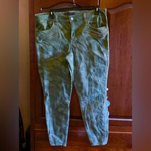 Rock & Republic camouflage skinny jeans 18w